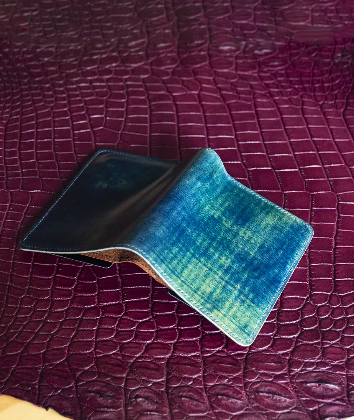 marbled shell cordovan wallet in blue