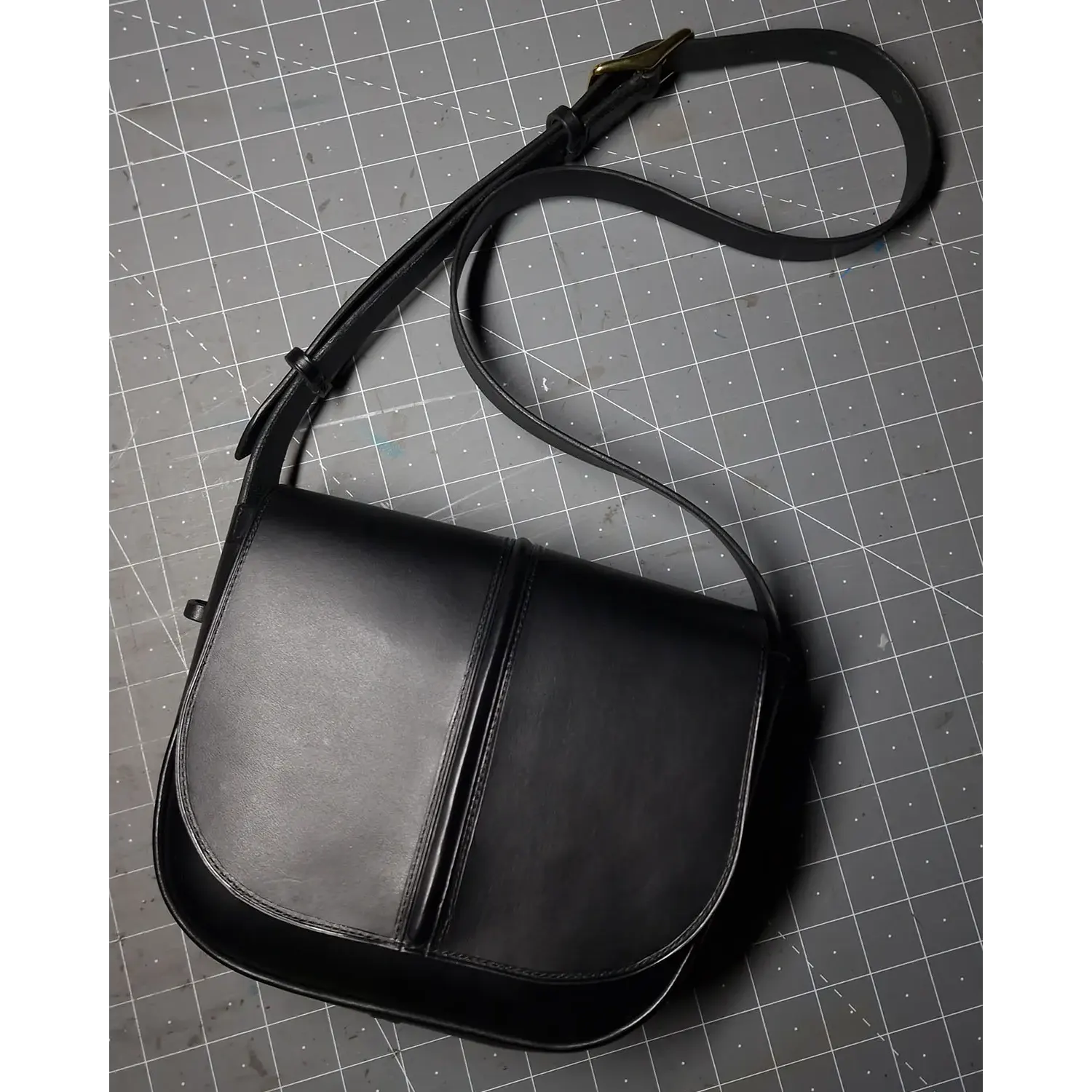 possala designs black leather italian vegetable tanned cartridge bag cute handmade in asturias